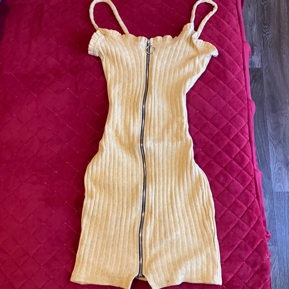 yellow dress